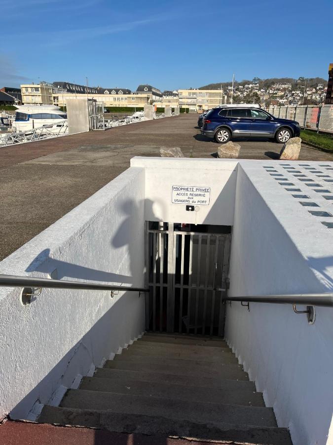 Une Vedette A Deauville Exterior photo